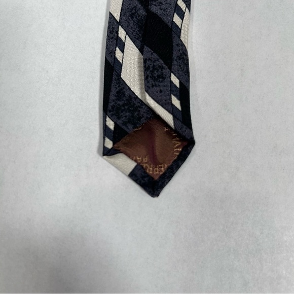 Pierre Balmain 100% Silk Black & White Patterned Tie - Picture 5 of 7